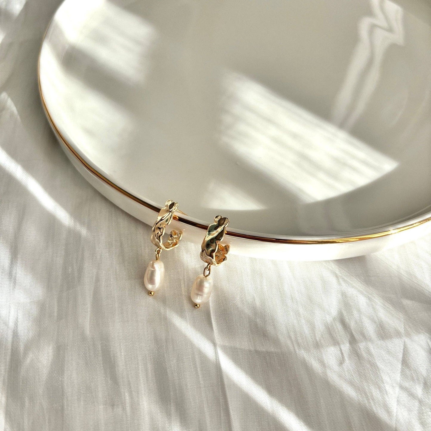 Golden Arc – Boucles Perle de Rivière Plaqué Or