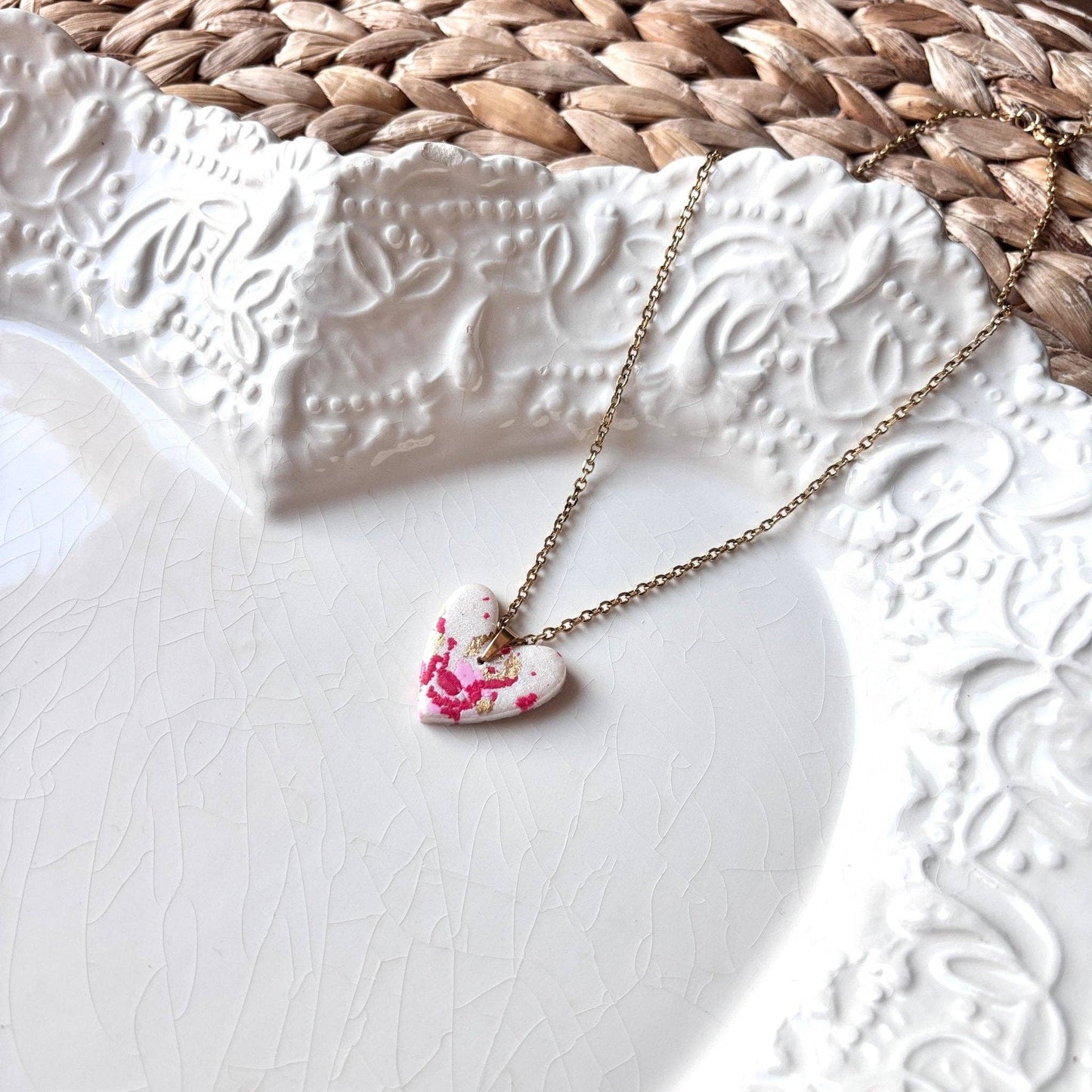 Brise d'Amour – Collier cœur rose artisanal