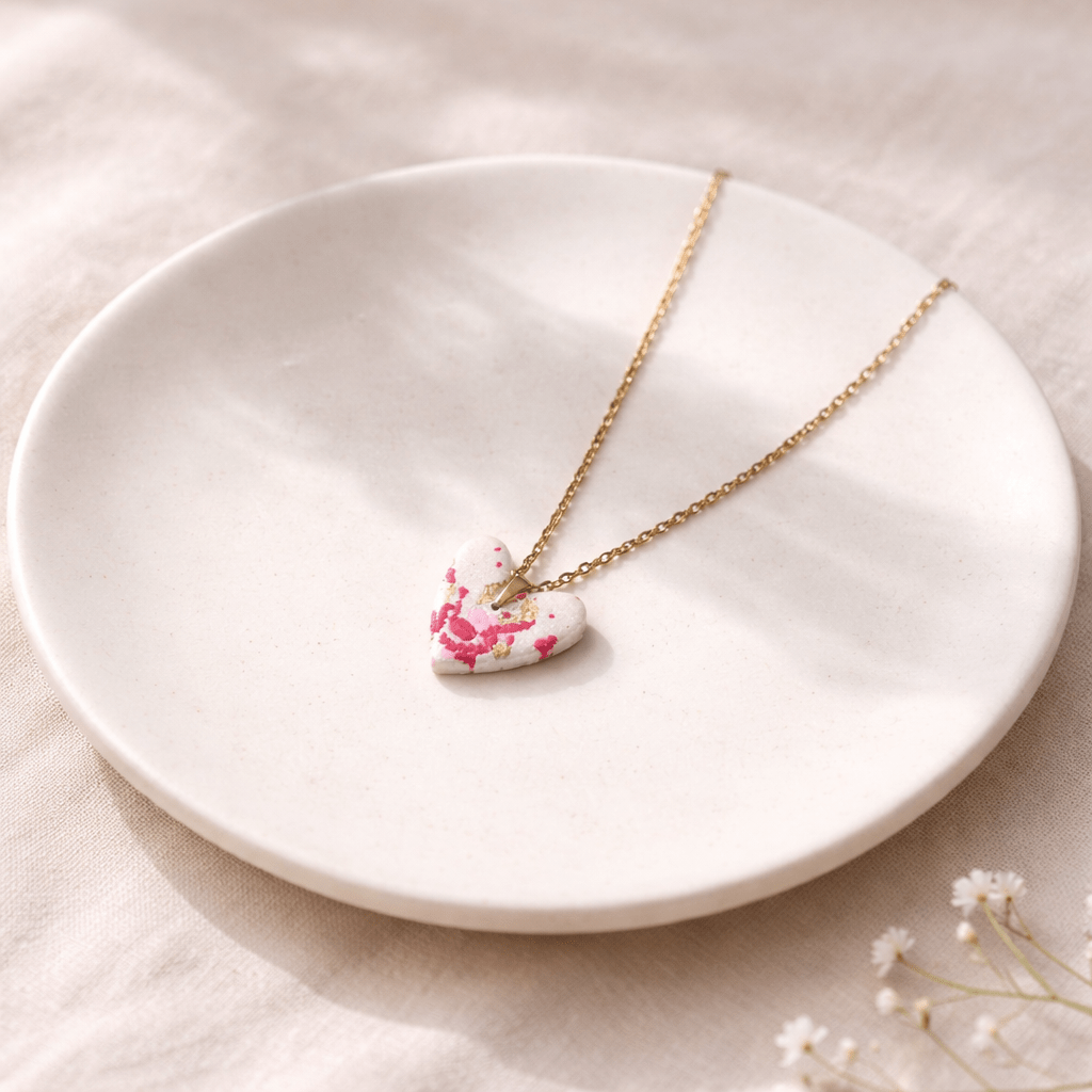 Brise d'Amour – Collier cœur rose artisanal