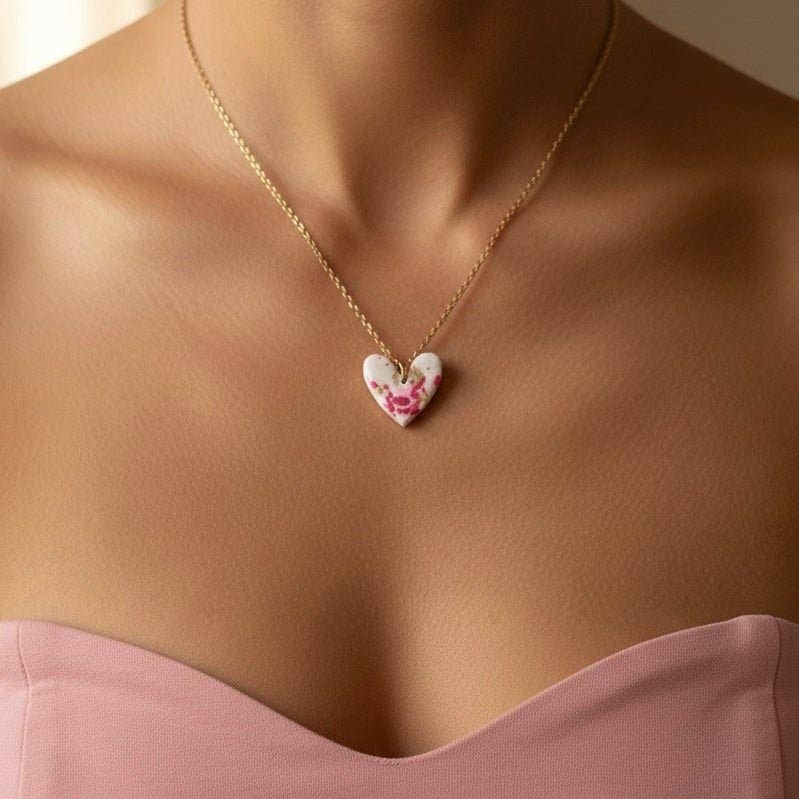Brise d'Amour – Collier cœur rose artisanal